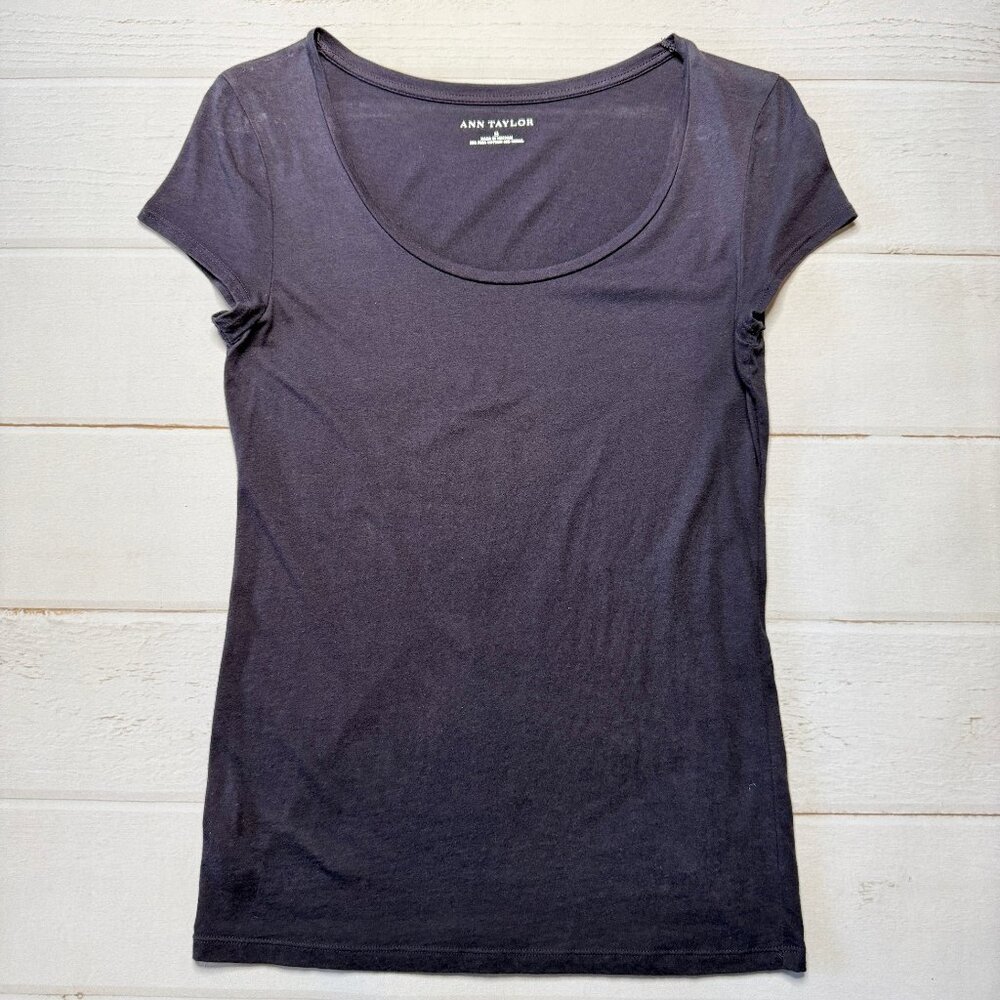 Ann Taylor - Women’s Navy Blue Basic Tee - Size Small